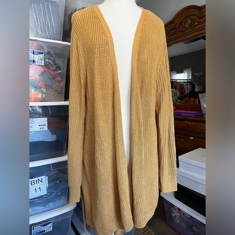 Cross Back Design Cardigan - Picture 3 of 9